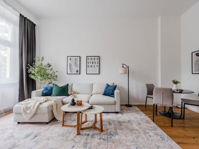 Elegant temporary Altbau apartment in Charlottenburg – 2 rooms with balcony and character, Berlin Amsterdam Apartments for Rent