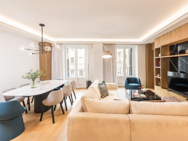 Elegant three bedroom apartment near the beach