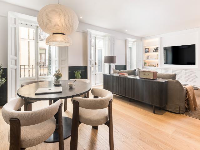 Elegant three bedroom apartment in Chamberí district