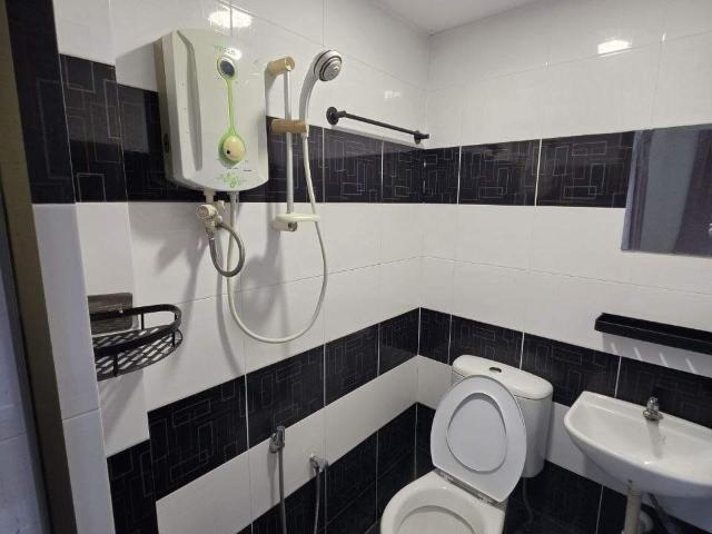 Elegant Vacant Room at Seri Kembangan with Private Toilet, Nearby MRT R207