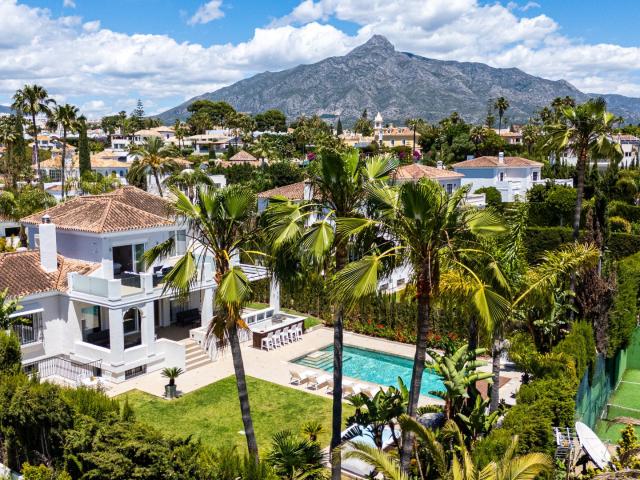 Elegant Villa Mediterránea Cerca de Aloha y Las Brisas Golf. 539m² Marbella