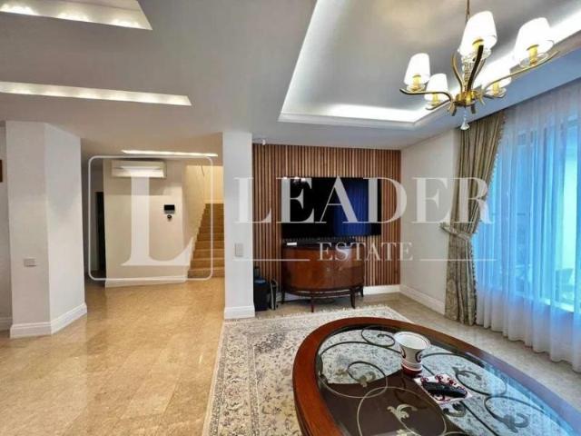Elegant Villa for Rent in Exclusive Oxford Gardens