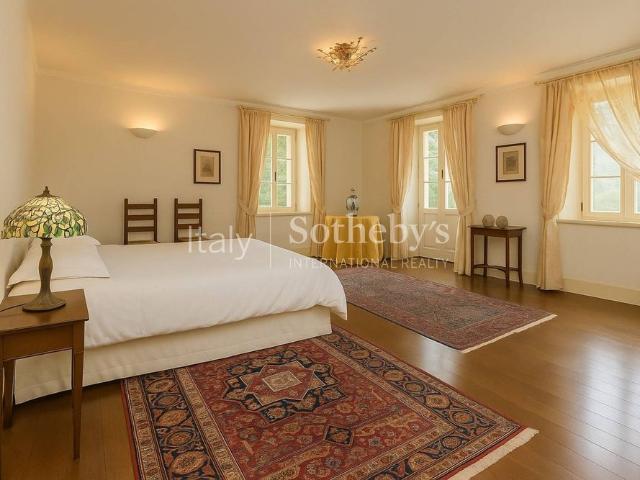 Elegant villa with pool on the Lombardy side of Lake Maggiore