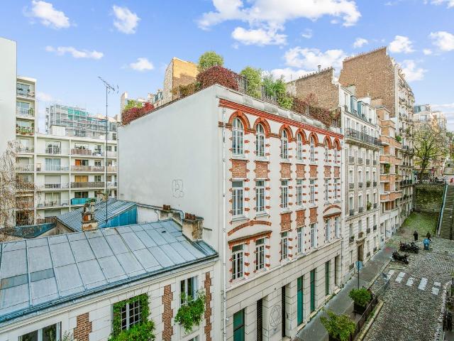 Elegant 1 Bedroom Apartment in Montmartre, Paris Amsterdam Apartments for Rent