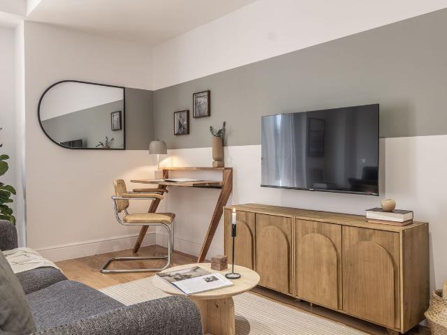 Elegant 1 Bedroom Apartment with Coastal Charm in Prestigious Almagro, Madrid Amsterdam Apartments for Rent