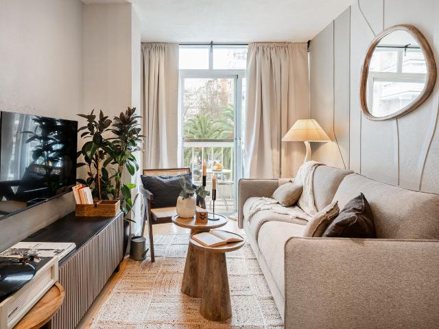 Elegant 1 Bedroom Apartment with Shared Pool and Modern Amenities on Doctor Fleming Street, Madrid Amsterdam Apartments for Rent