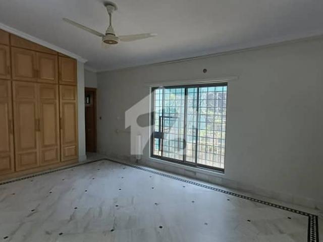 Elegant 1 Kanal House For Rent | 6 Bedrooms | Front Lawn | Prime Street Location