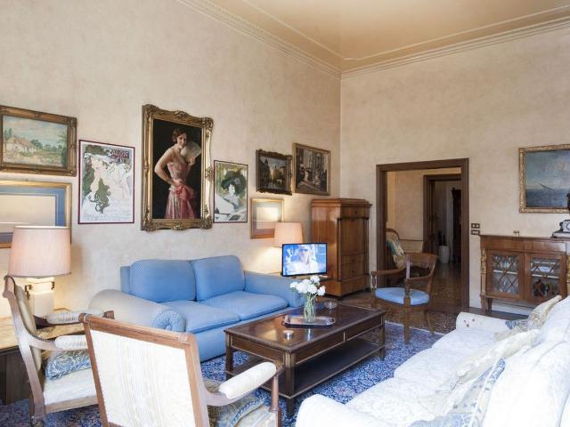 Elegant 200m2 Palazzo Mattei Apartment in Bologna Center, Bologna Amsterdam Apartments for Rent