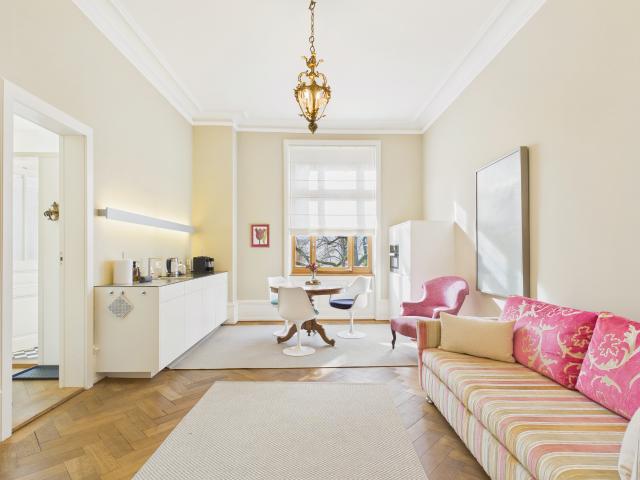 Elegant 2.5 Room Apartment in a Historic Jugendstil Villa in Basel