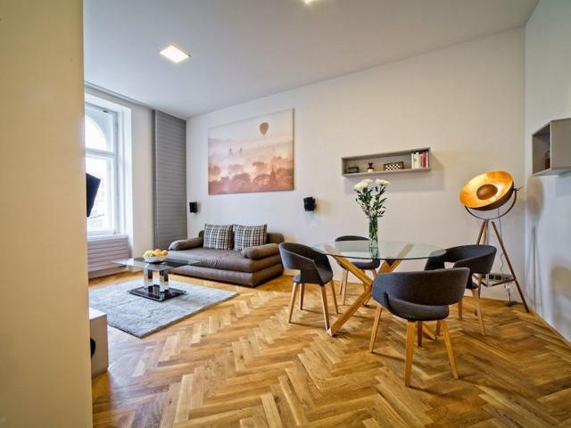Elegant 2 Bedroom Apartment on Keizersgracht – Historic Amsterdam Canal Living