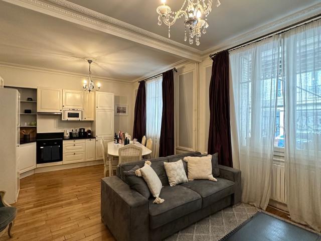 Elegant 2 Bedroom Apartment – Saint Germain des Prés, Paris Amsterdam Apartments for Rent