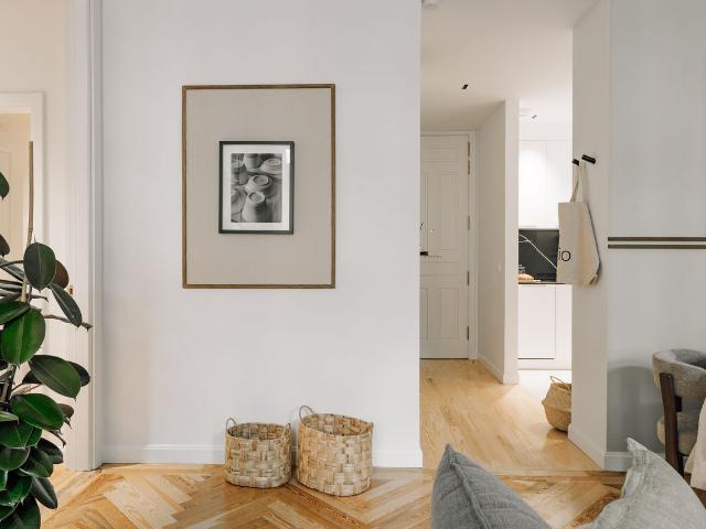 Elegant 2 Bedroom Apartment with Designer Furnishings and Ducted Air Conditioning, Madrid Amsterdam Apartments for Rent