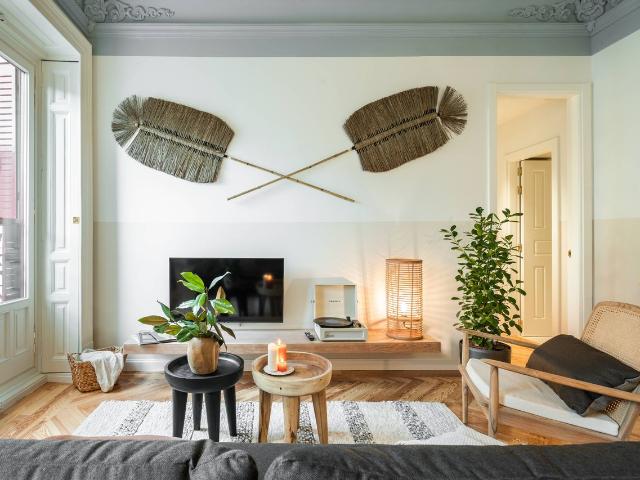 Elegant 2 Bedroom Beach Inspired Apartment with Private Balconies and Dedicated Workspace, Madrid Amsterdam Apartments for Rent