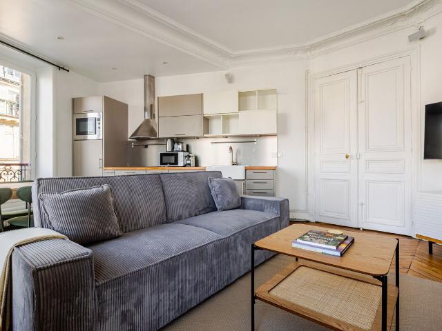 Elegant 2 Bedroom Retreat in Central Paris, Paris Amsterdam Apartments for Rent