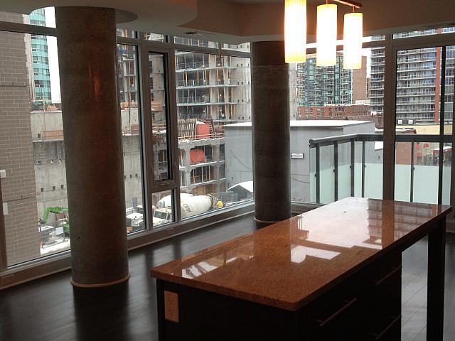 Elegant 2 Bedrooms, 2 Full Bathrooms Condo At Downtown Ottawa