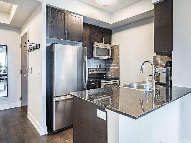 Elegant 2 storey Lobby,1 Bed + Den W/ Quality Finishes Condo