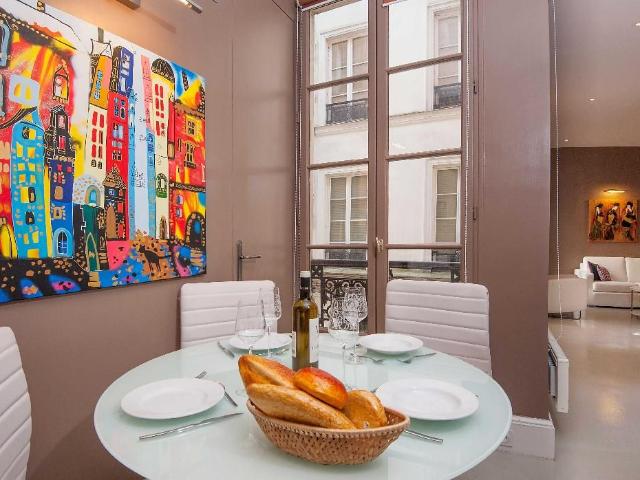 Elegant 38m2 Apartment with Refined Design in the Sought After Montorgueil Neighborhood, Paris Amsterdam Apartments for Rent