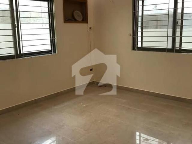Elegant 300 Yards Well Maintained Bungalow Available For Rent In Phase 4