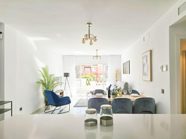 Elegant 3 bedroom apartment for LONG TERM RENT in the Residencia La Ola, Puerto Banús