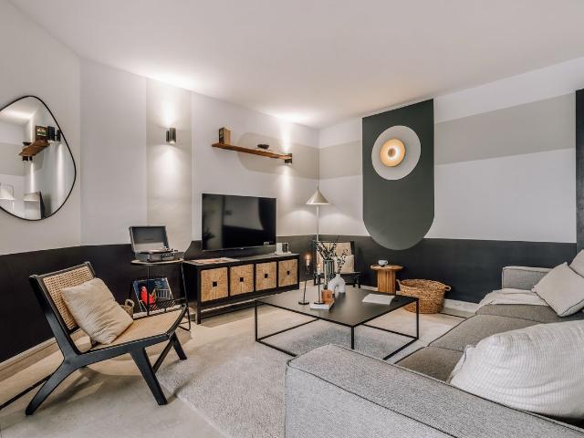 Elegant 3 Bedroom Apartment with Modern Design on Miguel Ángel Street, Madrid Amsterdam Apartments for Rent