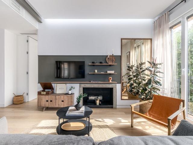 Elegant 3 Bedroom Apartment with Private Office and Modern Interior Design, Madrid Amsterdam Apartments for Rent