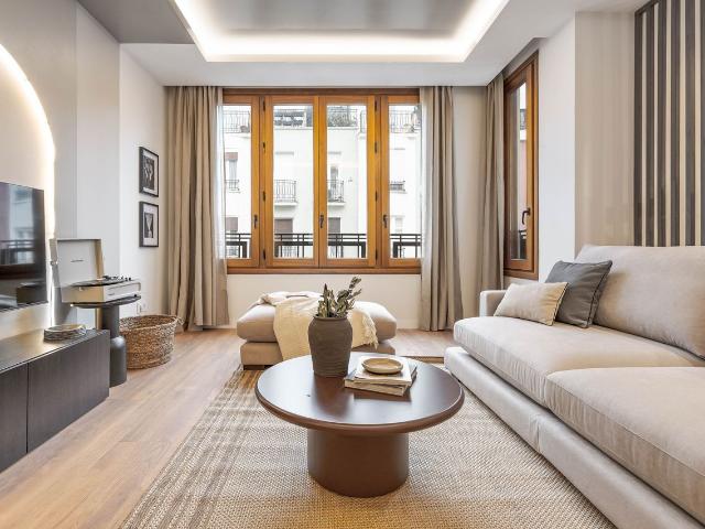 Elegant 3 Bedroom Apartment with Private Terrace in Jorge Juan Street, Madrid Amsterdam Apartments for Rent