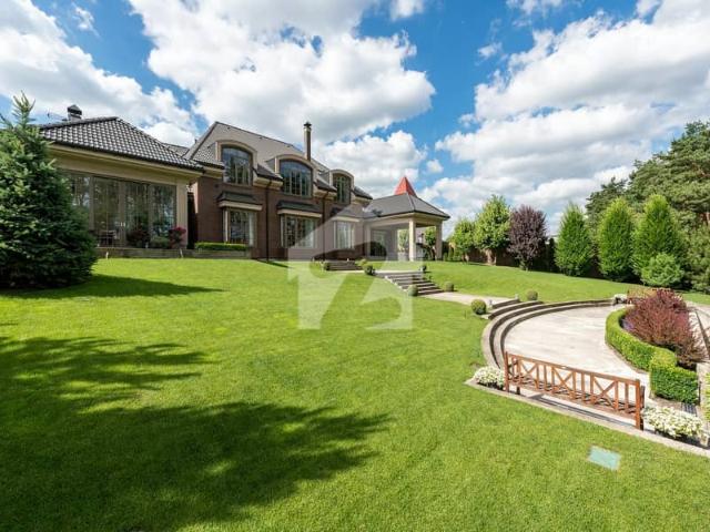 Elegant 3 Kanal House For Sale On Main Park Road Near Serena Hotel