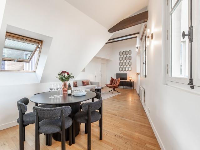 Elegant 3BR Apartment with AC near Avenue Hoche