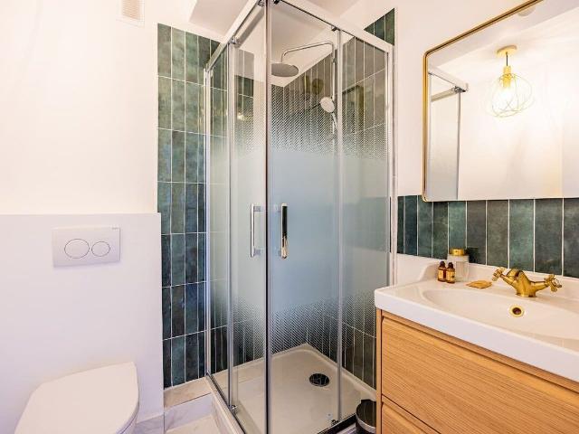 Elegant 3BR Apartment with Balcony and Eiffel Tower Views, Paris Amsterdam Apartments for Rent