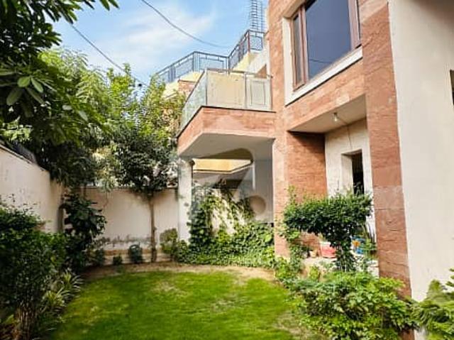 Elegant 450 Sq. Yd. House For Sale In Gulshan E Iqbal Block 7