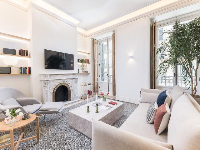 Elegant 4 bedroom apartment in the heart of Madrid