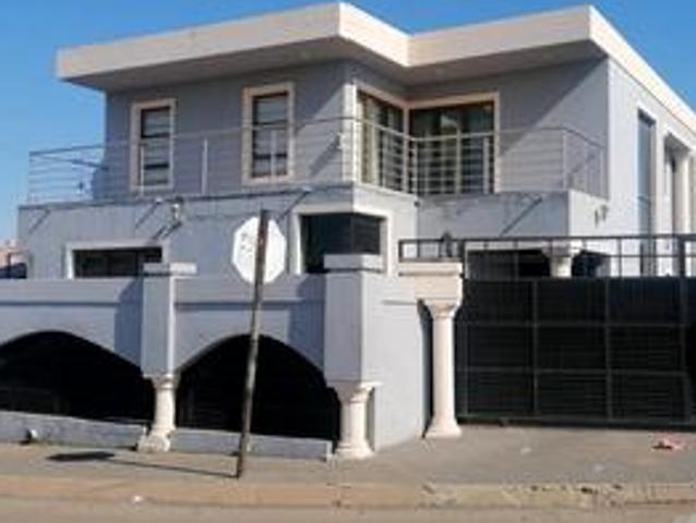 elegant 4 bedroom double storey hous.