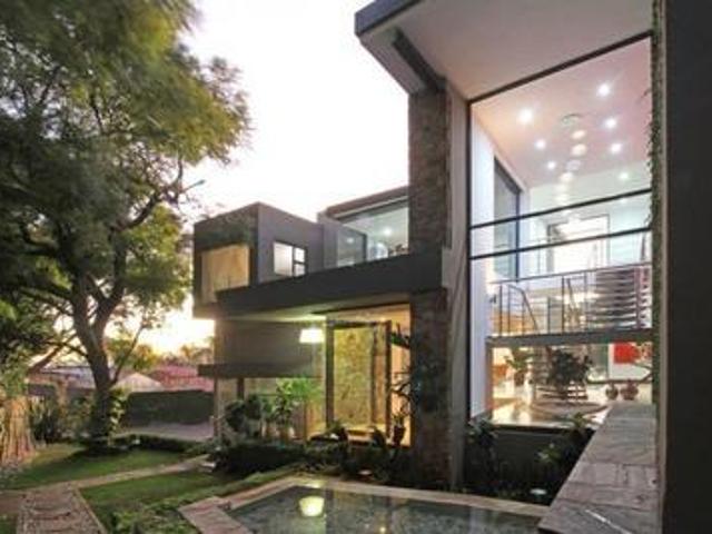 elegant 4 bedroom family home in bed.