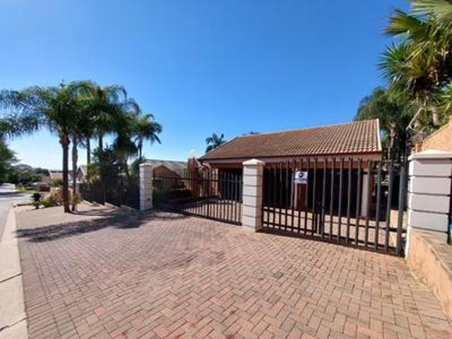 elegant 4 bedroom home with flatlet.