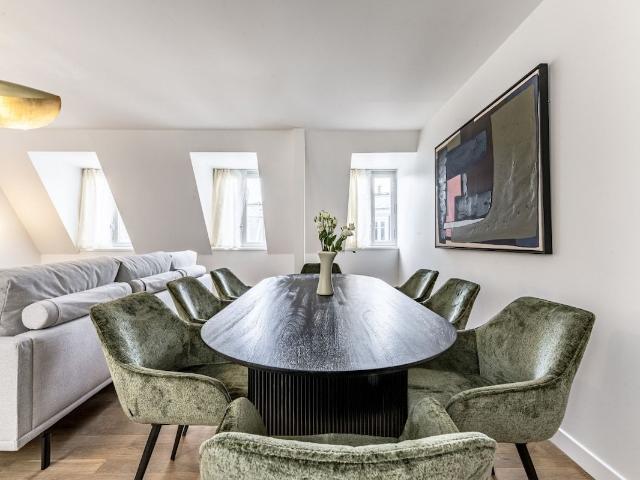 Elegant 4BR Apartment near Champs Elysees