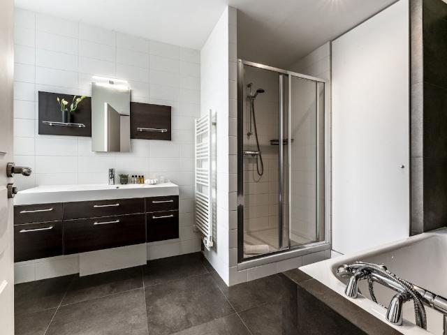 Elegant 4BR Apartment near Champs Elysees, Paris Amsterdam Apartments for Rent