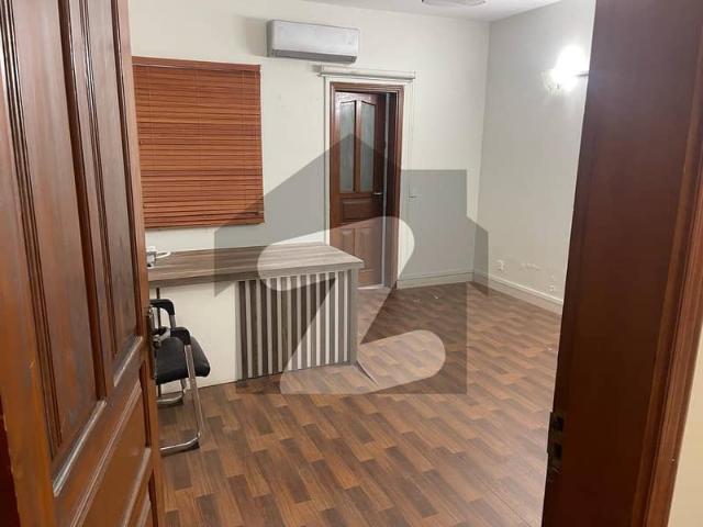 Elegant 500 Yards Commercial Bungalow for Rent in Clifton Block 5 Ideal for Corporate Offices