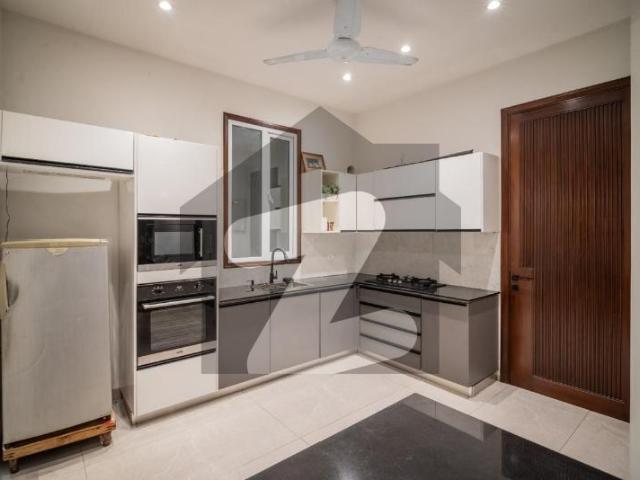 Elegant 500 Yards Slightly Used Bungalow For Sale | Main Roomi DHA Phase 8