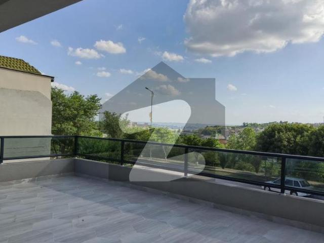 Elegant 5 Bedroom House For Sale In Askari 14 With Lift Jacuzzi Lawn & Huge Front Askari 14