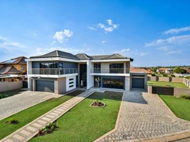 elegant 6 bed family home in savanna.