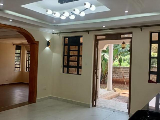 Elegant 6 Bedroom Townhouse with DSQ & Lush Garden
