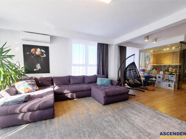 Eleganta la inaltime, Penthouse cu design unic, terasa de 40 mp si view panoramic