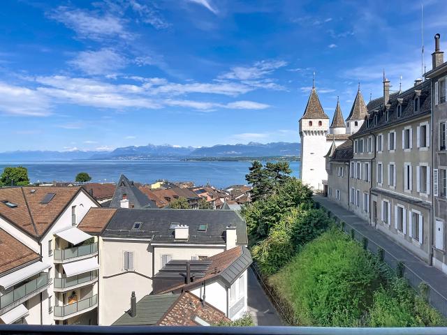 Elegante 4 Zimmer Wohnung mit Seeblick in Nyon