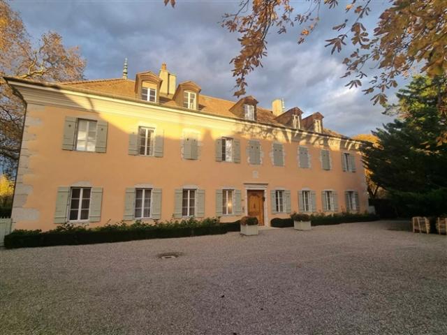 Elegante 6 Zimmer Wohnung im Château de Veyrier