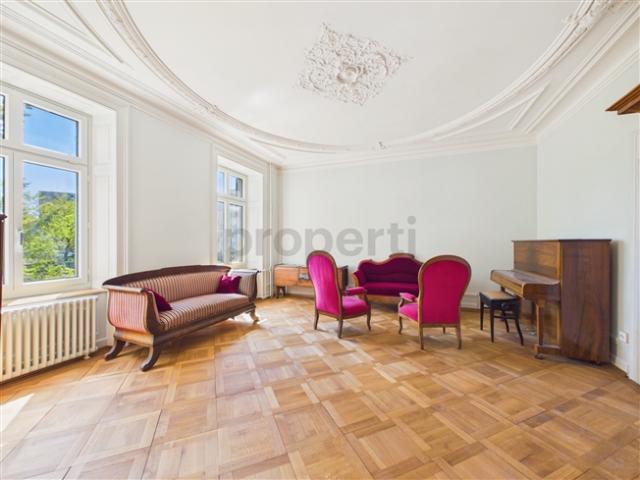 Elegante 6.5 Zimmer Wohnung mit Balkon, Zürich