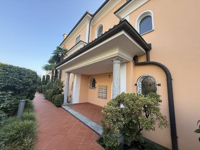 Elegante 2.5 Zimmer Wohnung mit privatem Garten in exklusiver Lage von Ascona