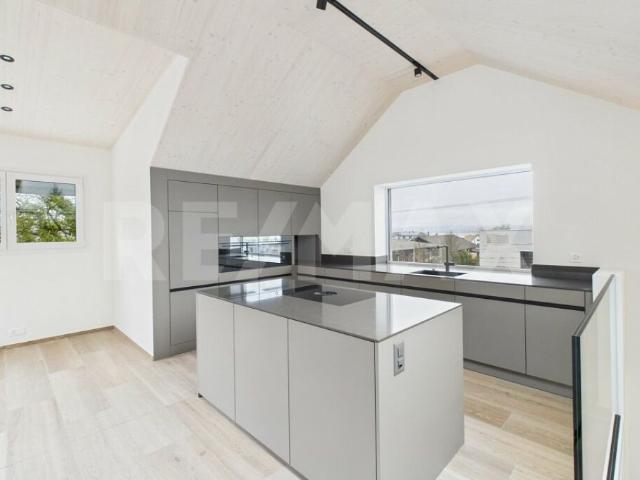 Elegante 3.5 Zimmer Dach Maisonettewohnung mit Balkon in Lachen SZ zu mieten! NEUBAU