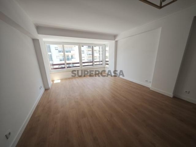 Elegante T3 Totalmente Remodelado | Garagem e Arrecadação | Estrada da Luz, Lisboa