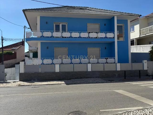 Elegante T3 Duplex para Arrendamento no Estoril