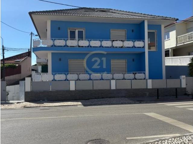 Elegante T3 Duplex para Arrendamento no Estoril